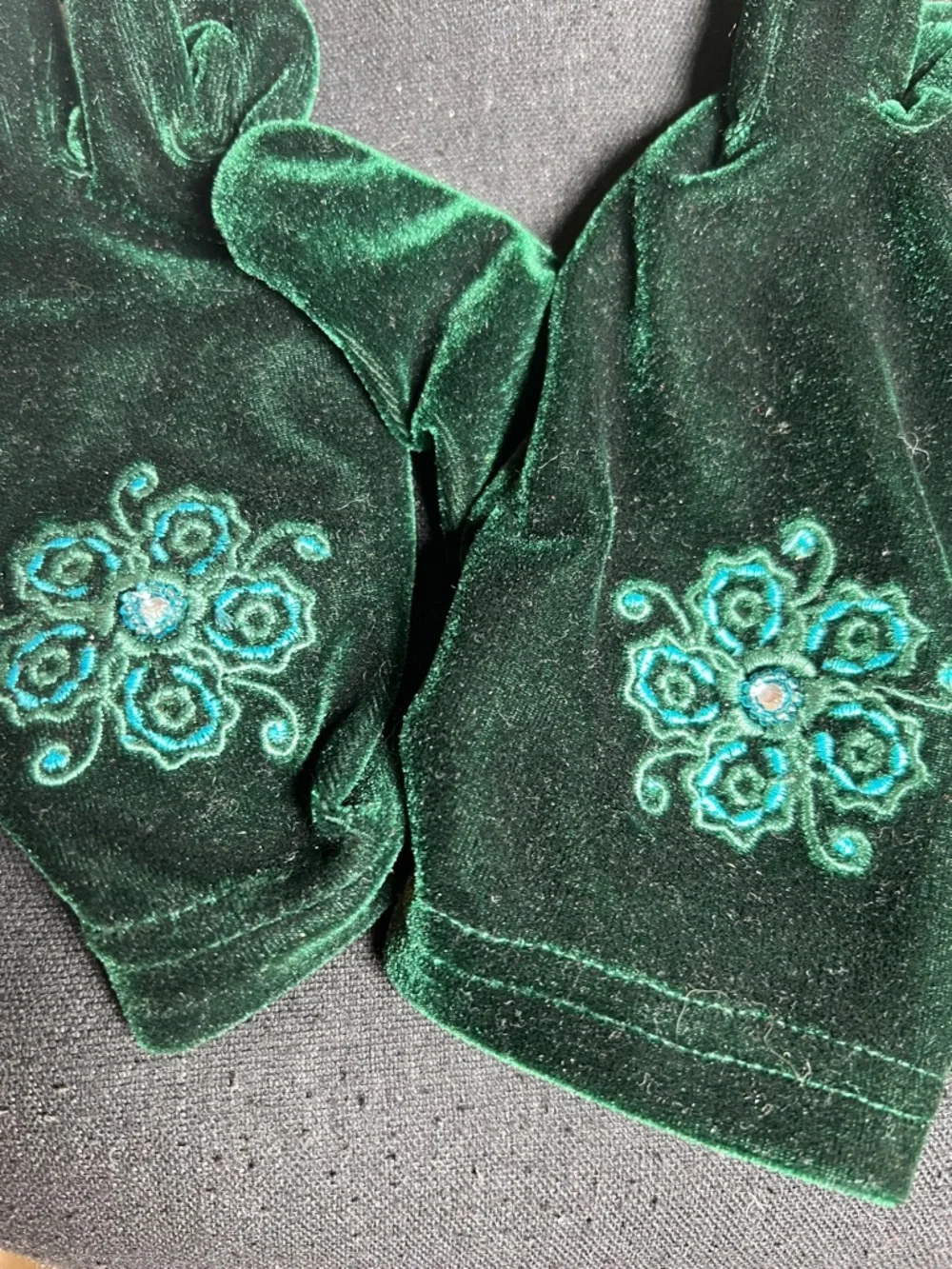 Vintage Style Dark Green Velvet Gloves with Embroidered Flower Rhinestone Center